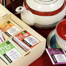 Carica l'immagine nel visualizzatore di Gallery, TÈ AROMATIZZATI IN COFANETTO INDIA - BIO | COD.00000575 | 4x10 filtri - 80 g