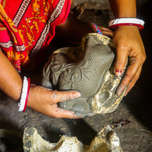 Carica l'immagine nel visualizzatore di Gallery, MINI VASETTO CONIGLIETTO IN TERRA COTTA | Cod.00005355| 9 x 6,5 x h.5 cm