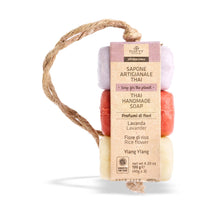 Carica l'immagine nel visualizzatore di Gallery, TRIS SAPONI ARTIGIANALE PROFUMI DI FIORI | COD.00007048 | 3 x 40 g