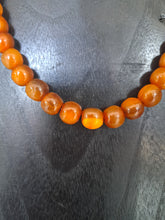 Carica l'immagine nel visualizzatore di Gallery, COLLANA IN CORNO PERLE PICCOLE ARANCIONE | Cod.HUBM311128032101 |