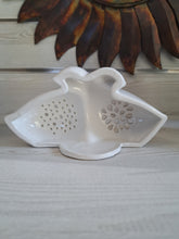 Carica l'immagine nel visualizzatore di Gallery, PORTALUMINO LOVEVLY DOVES IN CERAMICA | COD.44916 |