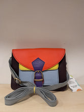 Carica l'immagine nel visualizzatore di Gallery, BORSA LEYNA LISCIA BASIC | COD.HUBAQIN0071817 | 16x21x9cm