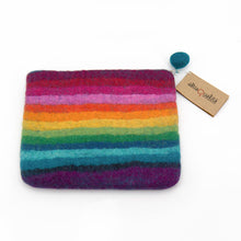 Carica l'immagine nel visualizzatore di Gallery, ASTUCCIO PORTAPENNE ARCOBALENO | COD.HUBAQNP1021815 | 23x17 cm