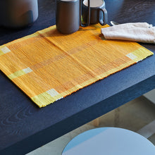 Carica l'immagine nel visualizzatore di Gallery, TOVAGLIETTA HANDLOOM GIALLO | COD.00003713 | 43 x 34 cm