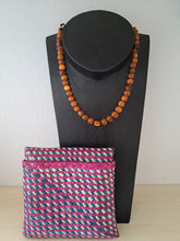 Carica l&#39;immagine nel visualizzatore di Gallery, COLLANA IN CORNO PERLE PICCOLE ARANCIONE | Cod.HUBM311128032101 |
