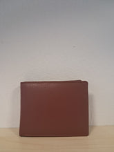 Carica l&#39;immagine nel visualizzatore di Gallery, PORTAFOGLIO UOMO KAMARHATI COCCIO | COD.HUBAQIN6081877 | aperto: 26x10x2 cm

