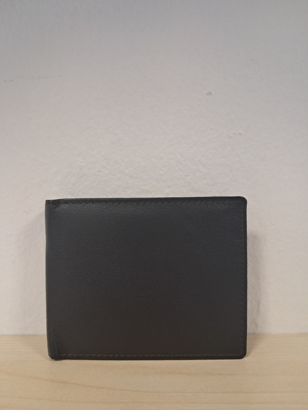 PORTAFOGLIO UOMO KAMARHATI CAFFE' | COD.HUBAQIN6081895 | aperto: 26x10x2 cm