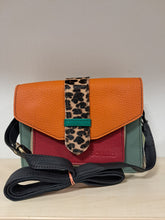 Carica l'immagine nel visualizzatore di Gallery, BORSA GRACE CHIUSURA REVERSIBILE | Cod.HUBAQIN1071836 | 21cmX15cmX5cm
