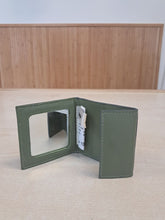 Carica l&#39;immagine nel visualizzatore di Gallery, SPECCHIETTO KIWI IN PELLE| COD.FOR405196
