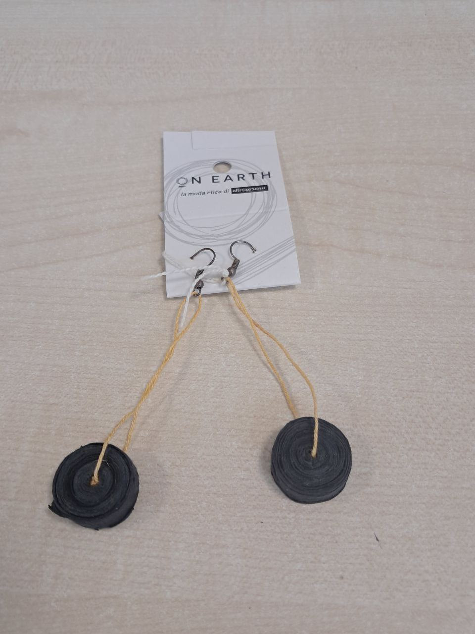 ORECCHINI ROTOLINI IN CARTA ARTIGIANALE| COD.30003222| h 6,5cm