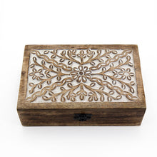 Carica l'immagine nel visualizzatore di Gallery, SCATOLA LEGNO SCURA INTARSI FLOREALI | COD.HUBAQIN3041216 | 22x14x6,5cm
