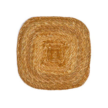 Carica l'immagine nel visualizzatore di Gallery, TOVAGLIETTA SOTTOPIATTO QUADRATO SEW HOGLA E COTONE | COD.HUBM300007720 | 30 x 30 cm
